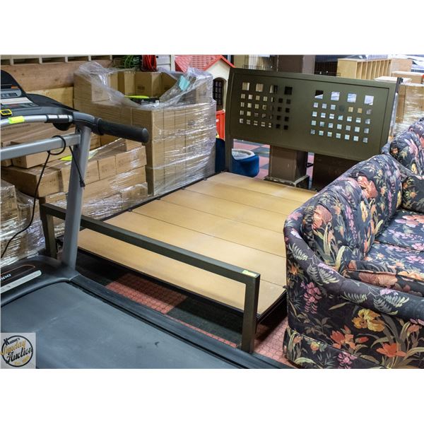 QUEEN SIZE METAL BEDFRAME