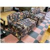 Image 1 : 2PC FLORAL SOFA AND LOVESEAT
