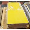 Image 1 : 560 SF - LOT OF YELLOW GLUEDOWN VINYL FLOORING