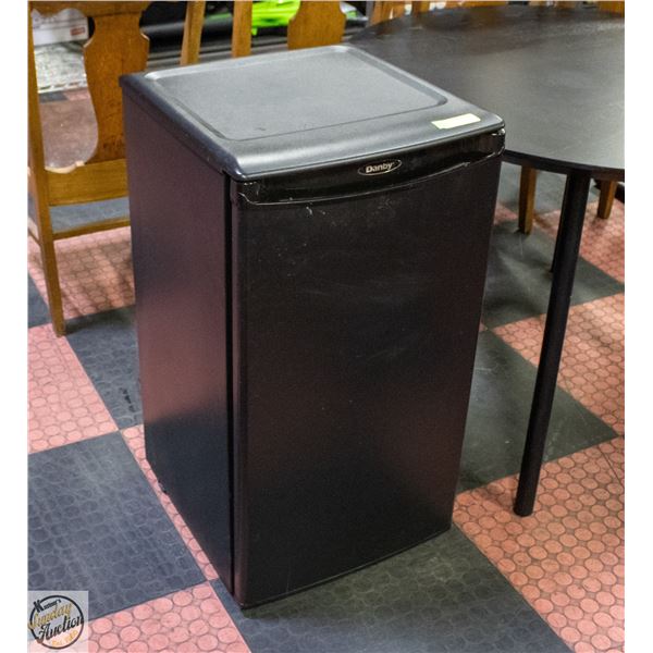 DANBY 3.2 CU FT COMPACT FRIDGE- DCR34BL