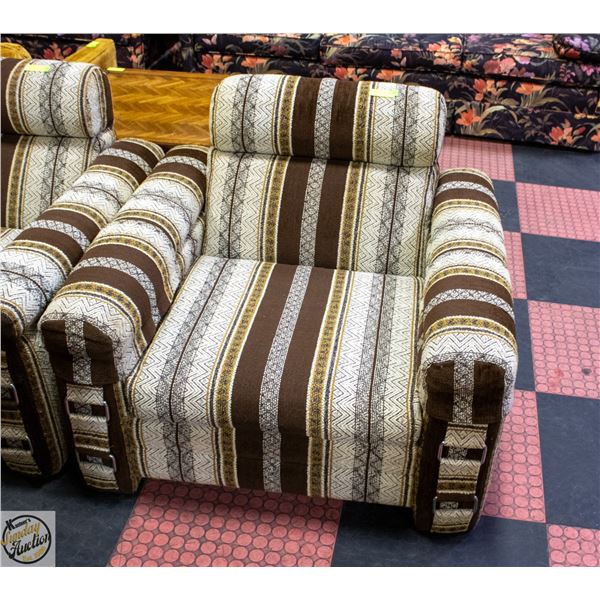 VINTAGE SIMMONS "SELIG" CHAIR- 39" X 35" X 29"