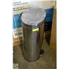 Image 1 : STAINLESS STEEL 30 L STEP PEDAL WASTE BIN H-25.5"
