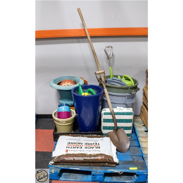 ESTATE PALLET- YARD & GARDEN