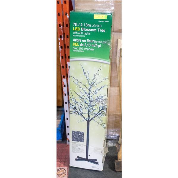 LED 7' "BLOSSOM TREE" NEW IN BOX W/600 LIGHTS