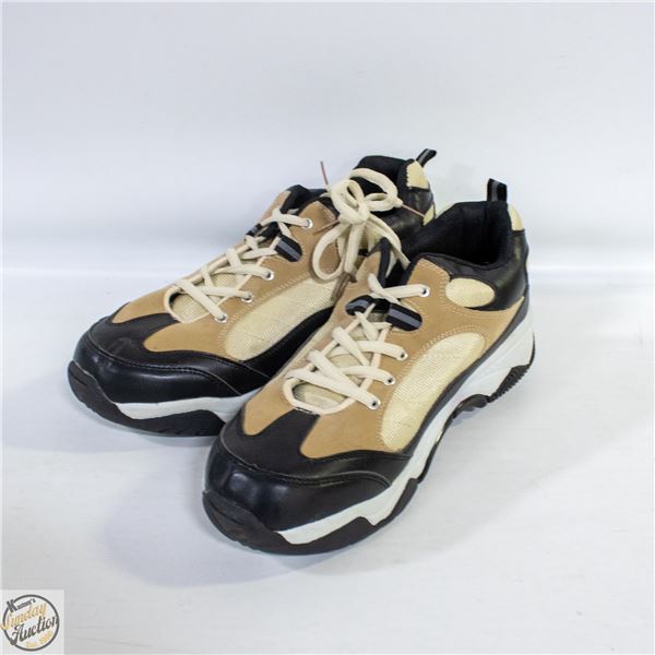 SIZE 9/43 WHEELIE SHOES