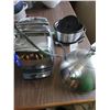 Image 4 : Vintage Toaster, Oster Hand Mixer A