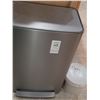 Image 1 : Kohler Trash Can Cat A