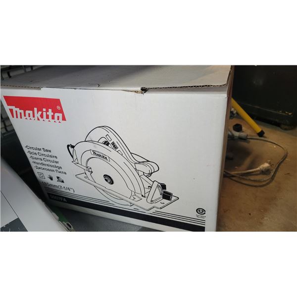 Makita D