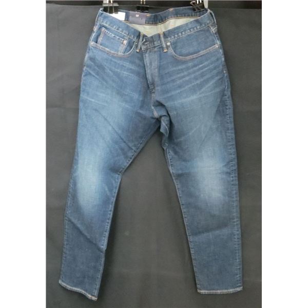 New Gap Athletic Tapper Jeans Size 36/34 Retails $84.95