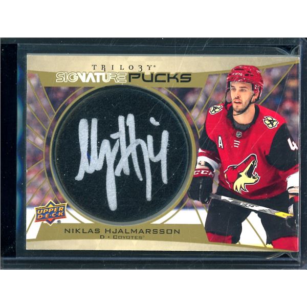 2020-21 Upper Deck Trilogy Signature Pucks #SPNH Niklas Hjalmarsson