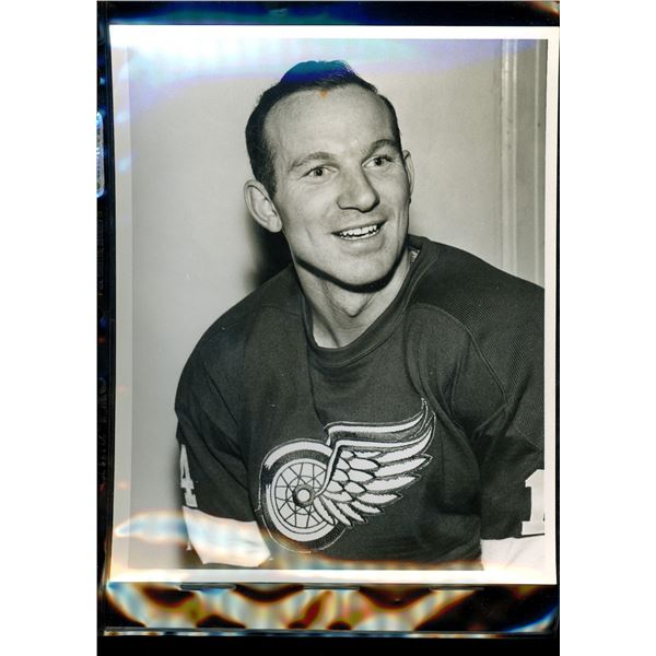 Vintage Original 8x10 Black & White Photo Detroit Red Wings Jack McIntyre