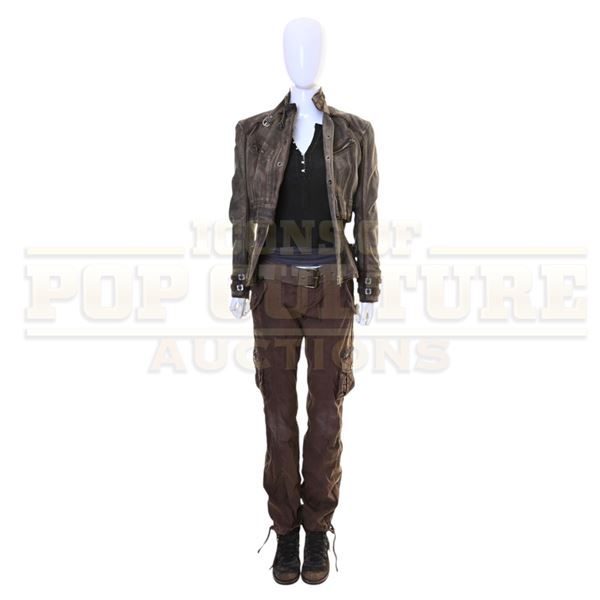 Total Recall (2012) – Melina's (Jessica Biel) Outfit - 58-24