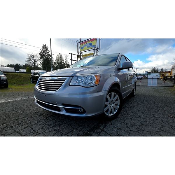 DUNCAN - 2015 CHRYSLER TOWN AND COUNTRY SILVER 198394 KMS - J519666