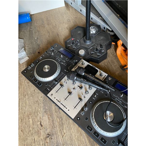 705 -- NUMARK MIX DECK