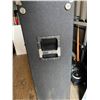 Image 2 : 708 -- PEAVEY SET 215 ENCLOSURE