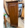 Image 3 : 712 -- WOODEN HUTCH
