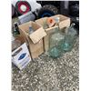 Image 1 : 735 -- MIXED GLASS CARBOYS