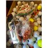 Image 2 : 737 -- GOLF BALLS AND TEES