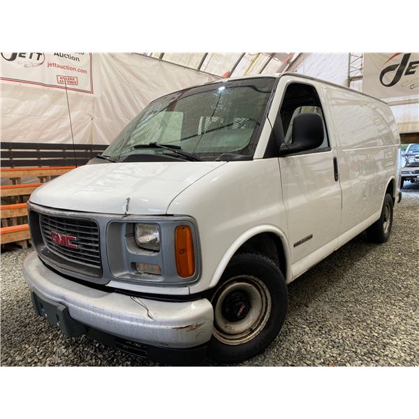 PARKSVILLE - 2001 GMC SAVANA WHITE 195231 KMS - D119031