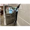 Image 48 : PARKSVILLE - 2001 GMC SAVANA WHITE 195231 KMS - D119031