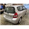 Image 15 : PARKSVILLE - 2007 HONDA FIT SILVER 327675 KMS - B804994