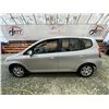 Image 23 : PARKSVILLE - 2007 HONDA FIT SILVER 327675 KMS - B804994