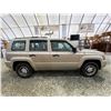 Image 11 : PARKSVILLE - 2009 JEEP PATRIOT GOLD 301802 KMS - B190979