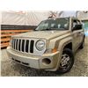 Image 1 : PARKSVILLE - 2009 JEEP PATRIOT GOLD 301802 KMS - B190979