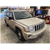 Image 9 : PARKSVILLE - 2009 JEEP PATRIOT GOLD 301802 KMS - B190979