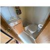 Image 38 : Parksville - 1998 West wind Fifth wheel White  - D980560