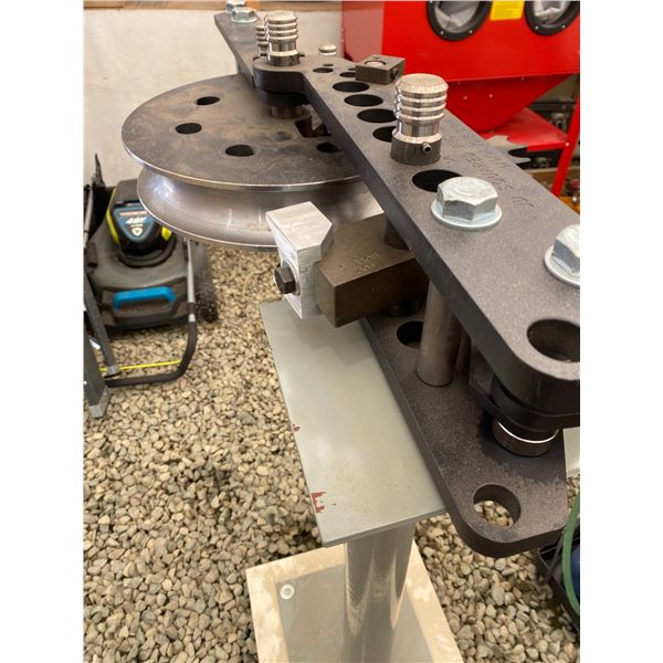806 -- JD SQUARED 302000 MODEL 32 BENDER