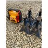 Image 1 : 813 -- BATTERY JUMPER & AXLE STANDS