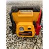 Image 3 : 813 -- BATTERY JUMPER & AXLE STANDS