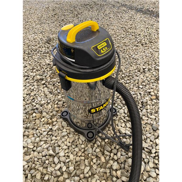 825 -- STANLEY WET DRY VAC