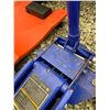 Image 6 : 837 --  MICHELIN HYDRAULIC FLOOR JACKS