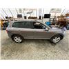 Image 12 : PARKSVILLE - 2012 VOLKSWAGEN TOUAREG GREY 252357 KMS - D010248