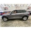 Image 23 : PARKSVILLE - 2012 VOLKSWAGEN TOUAREG GREY 252357 KMS - D010248