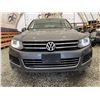 Image 5 : PARKSVILLE - 2012 VOLKSWAGEN TOUAREG GREY 252357 KMS - D010248