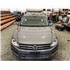 Image 7 : PARKSVILLE - 2012 VOLKSWAGEN TOUAREG GREY 252357 KMS - D010248