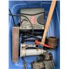 Image 2 : 848 - BATTERY CHARGER AND TOOLS