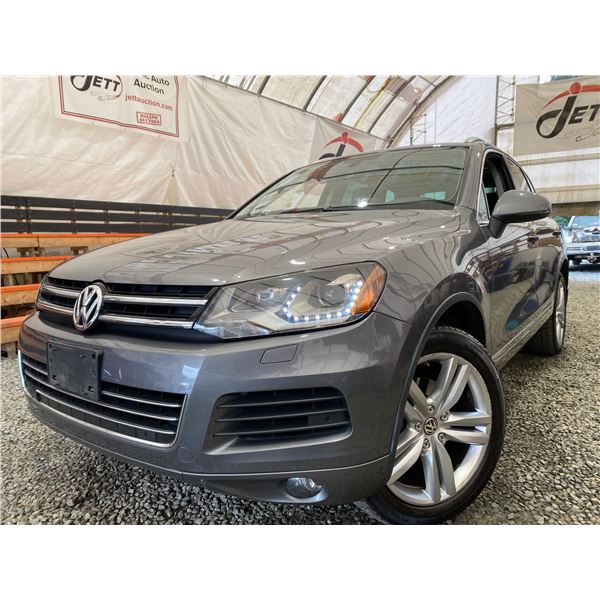 PARKSVILLE - 2012 VOLKSWAGEN TOUAREG GREY 252357 KMS - D010248