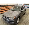 Image 4 : PARKSVILLE - 2012 VOLKSWAGEN TOUAREG GREY 252357 KMS - D010248
