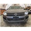 Image 5 : PARKSVILLE - 2012 VOLKSWAGEN TOUAREG GREY 252357 KMS - D010248
