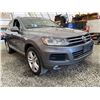 Image 8 : PARKSVILLE - 2012 VOLKSWAGEN TOUAREG GREY 252357 KMS - D010248