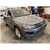 Image 9 : PARKSVILLE - 2012 VOLKSWAGEN TOUAREG GREY 252357 KMS - D010248