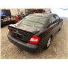 Image 16 : PARKSVILLE - 2004 TOYOTA CAMRY BLACK 382936 KMS - B501034