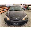 Image 6 : PARKSVILLE - 2004 TOYOTA CAMRY BLACK 382936 KMS - B501034