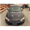 Image 7 : PARKSVILLE - 2004 TOYOTA CAMRY BLACK 382936 KMS - B501034