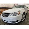 Image 1 : PARKSVILLE - 2014 CHRYSLER 200 WHITE 198909 KMS - D197030