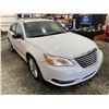 Image 9 : PARKSVILLE - 2014 CHRYSLER 200 WHITE 198909 KMS - D197030